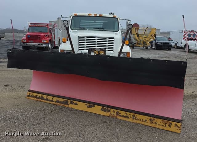 Image of International 4900 equipment image 1