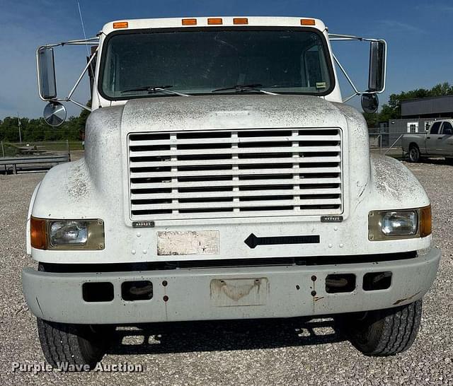 Image of International 4900 equipment image 1