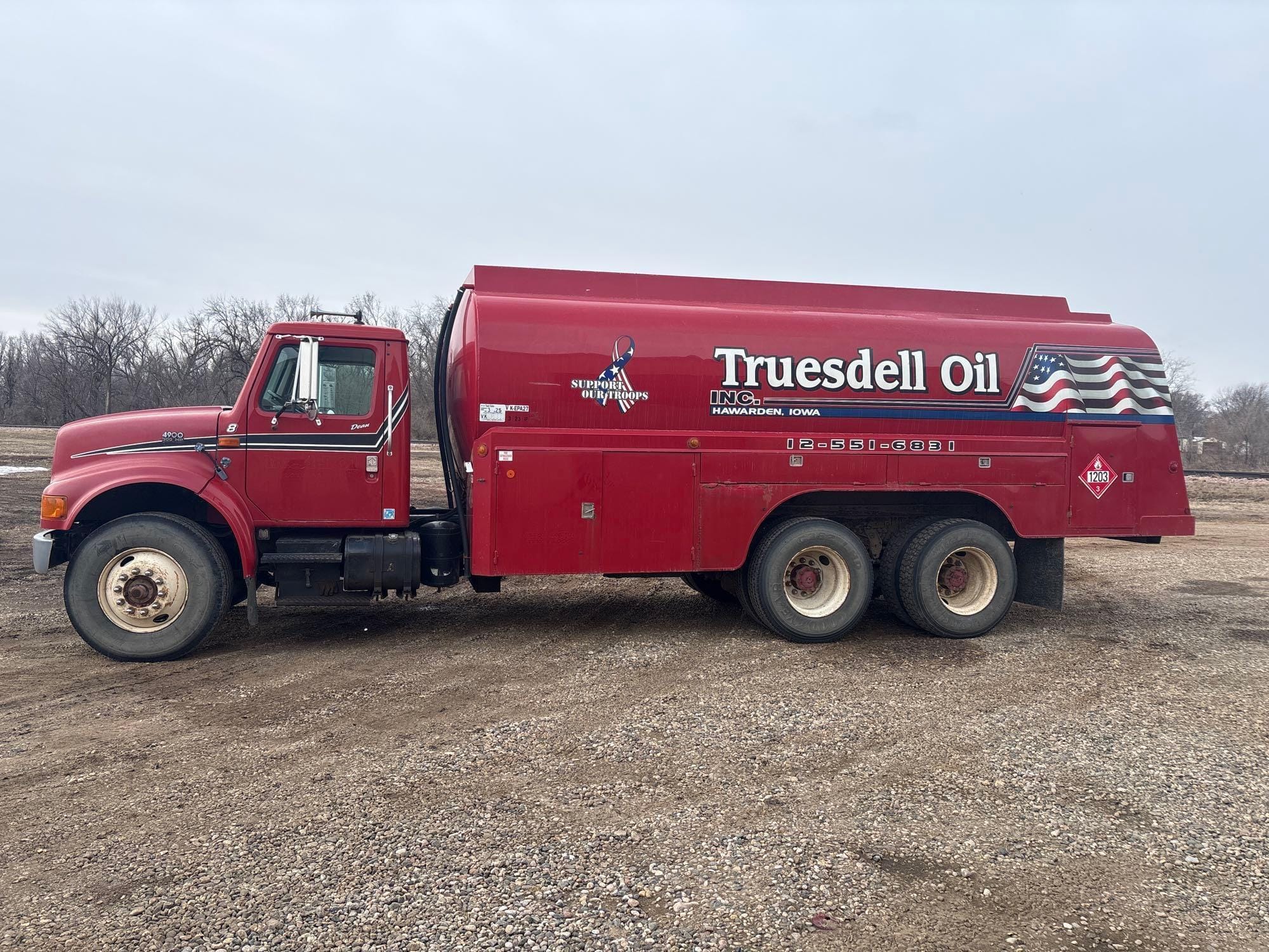 1999 International 4900 Equipment Image0