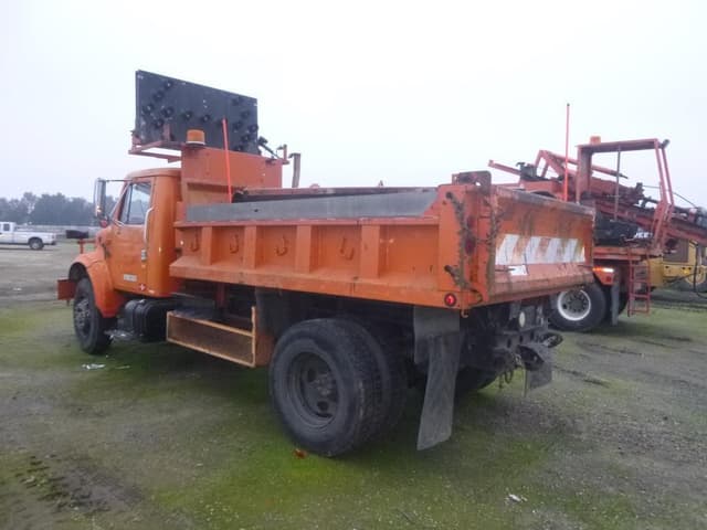 Image of International 4900 equipment image 3