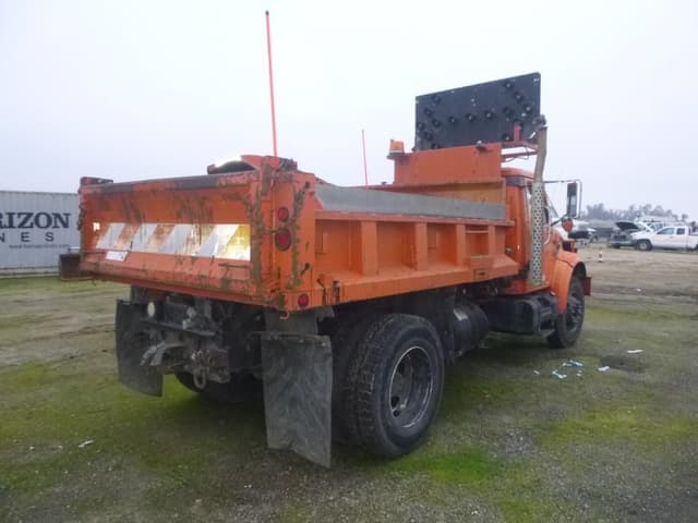 Image of International 4900 equipment image 2