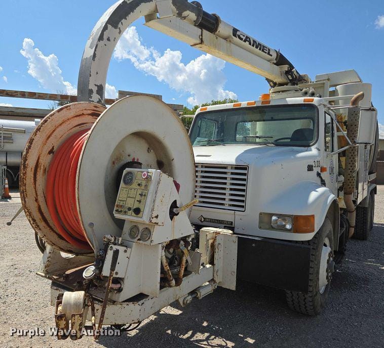 1999 International 4900 Equipment Image0