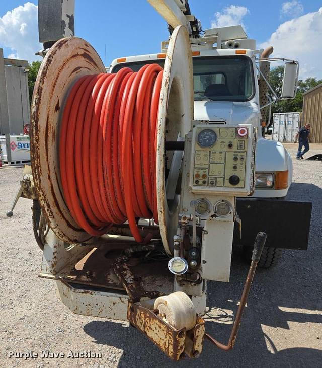 Image of International 4900 equipment image 1