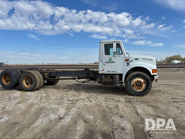 Image of International 4900 equipment image 2