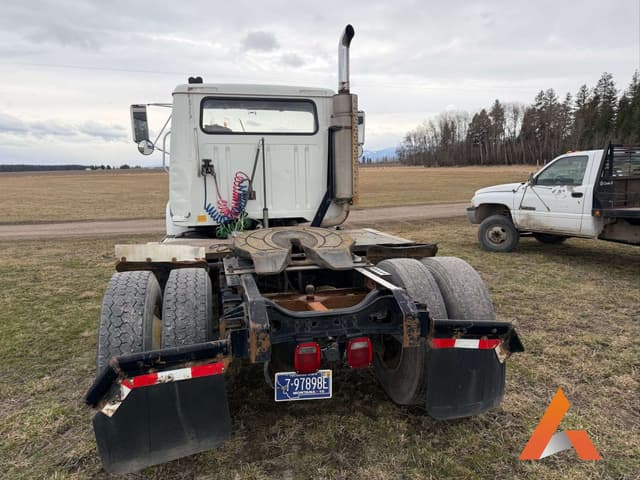 Image of International 8000 equipment image 3