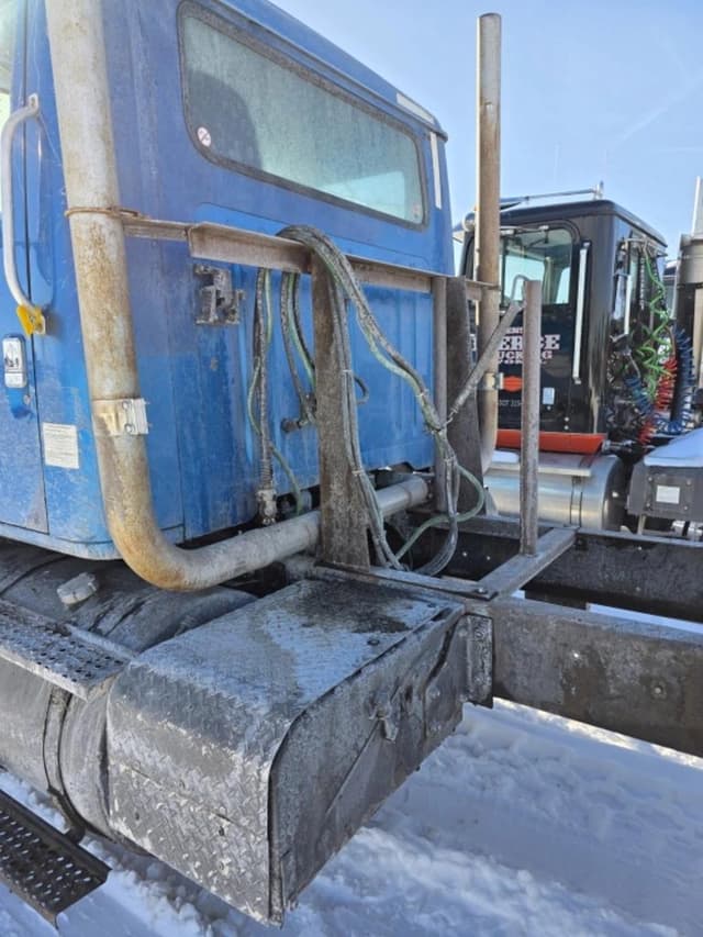 Image of International 8000 equipment image 2