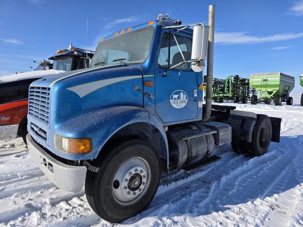 1999 International 8000 Equipment Image0