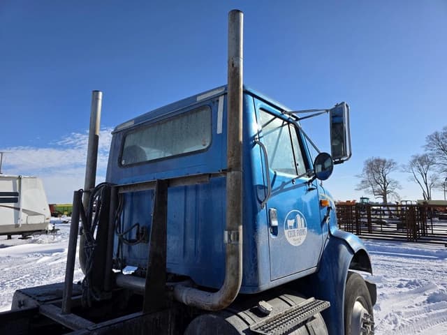 Image of International 8000 equipment image 4