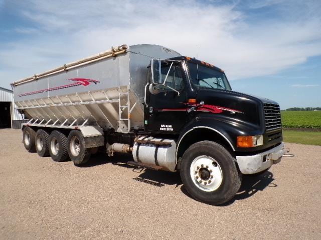 1999 International 8100 Equipment Image0