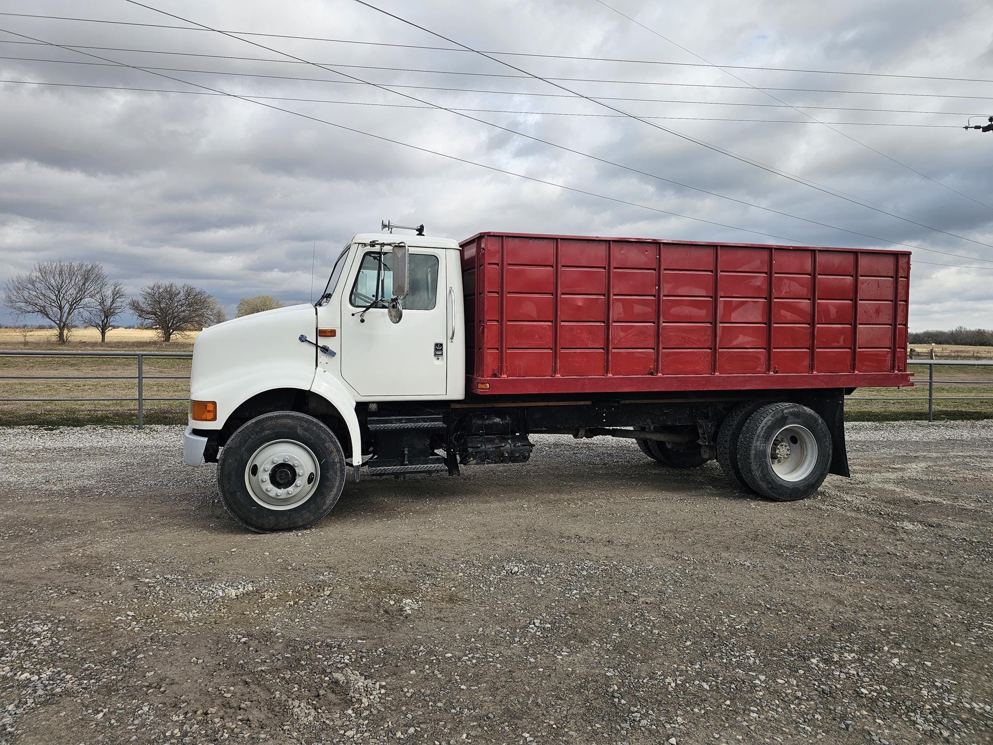 1999 International 8100 Equipment Image0