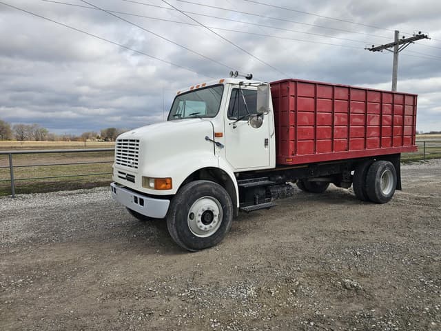 Image of International 8100 equipment image 1