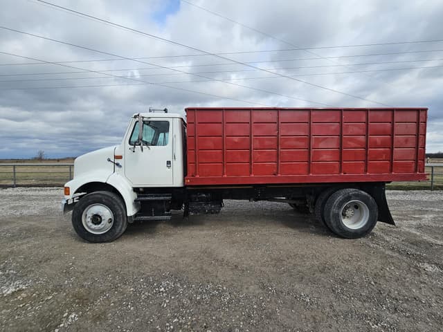 Image of International 8100 equipment image 3