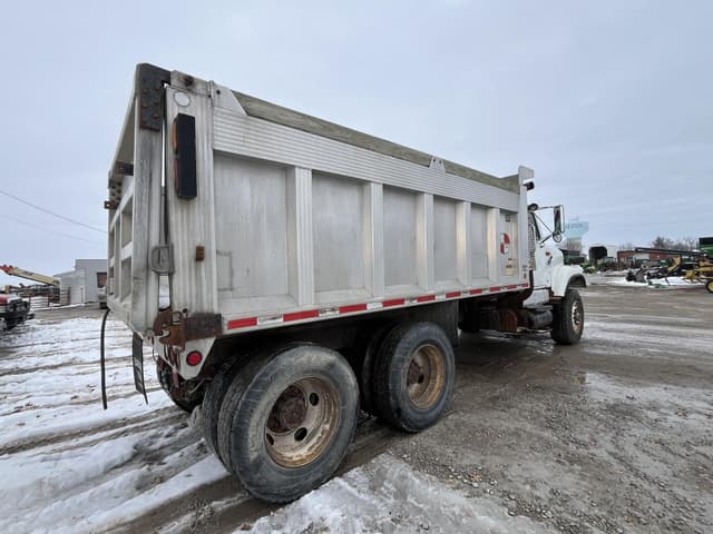 Image of International 8100 equipment image 3