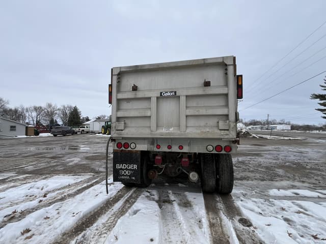 Image of International 8100 equipment image 4