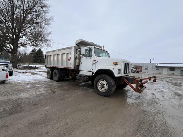 Image of International 8100 equipment image 2