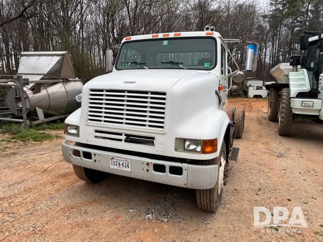 Image of International 8100 equipment image 1