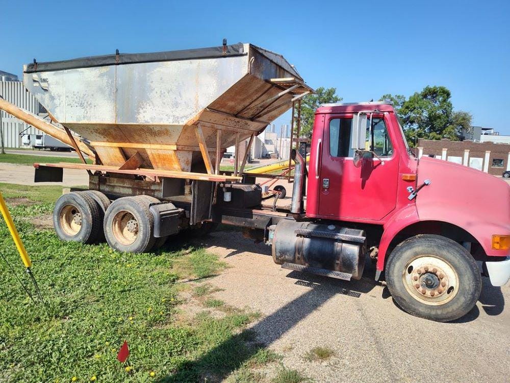 Main image International 8100