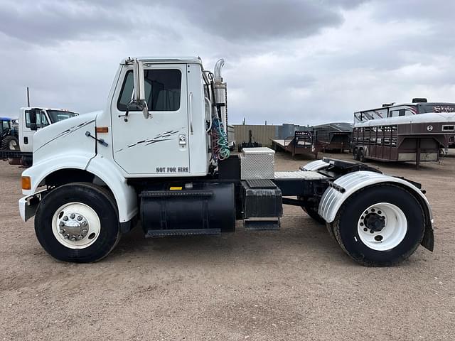 Image of International 8100 equipment image 3