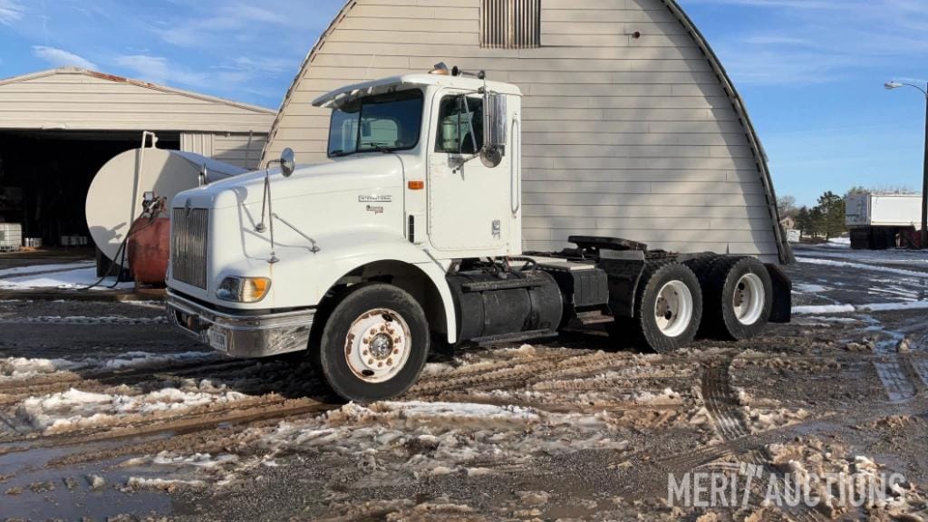 1999 International 9100 Equipment Image0