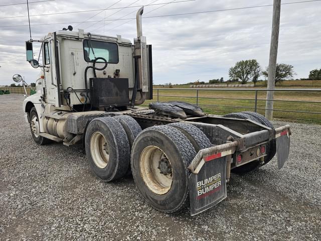 Image of International 9200 equipment image 3