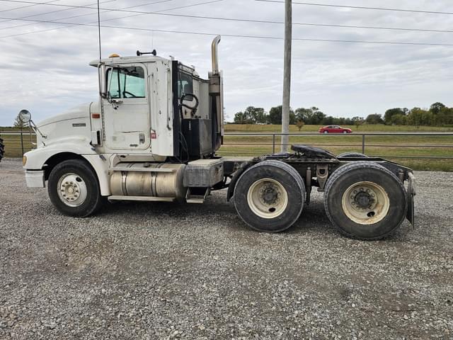 Image of International 9200 equipment image 2