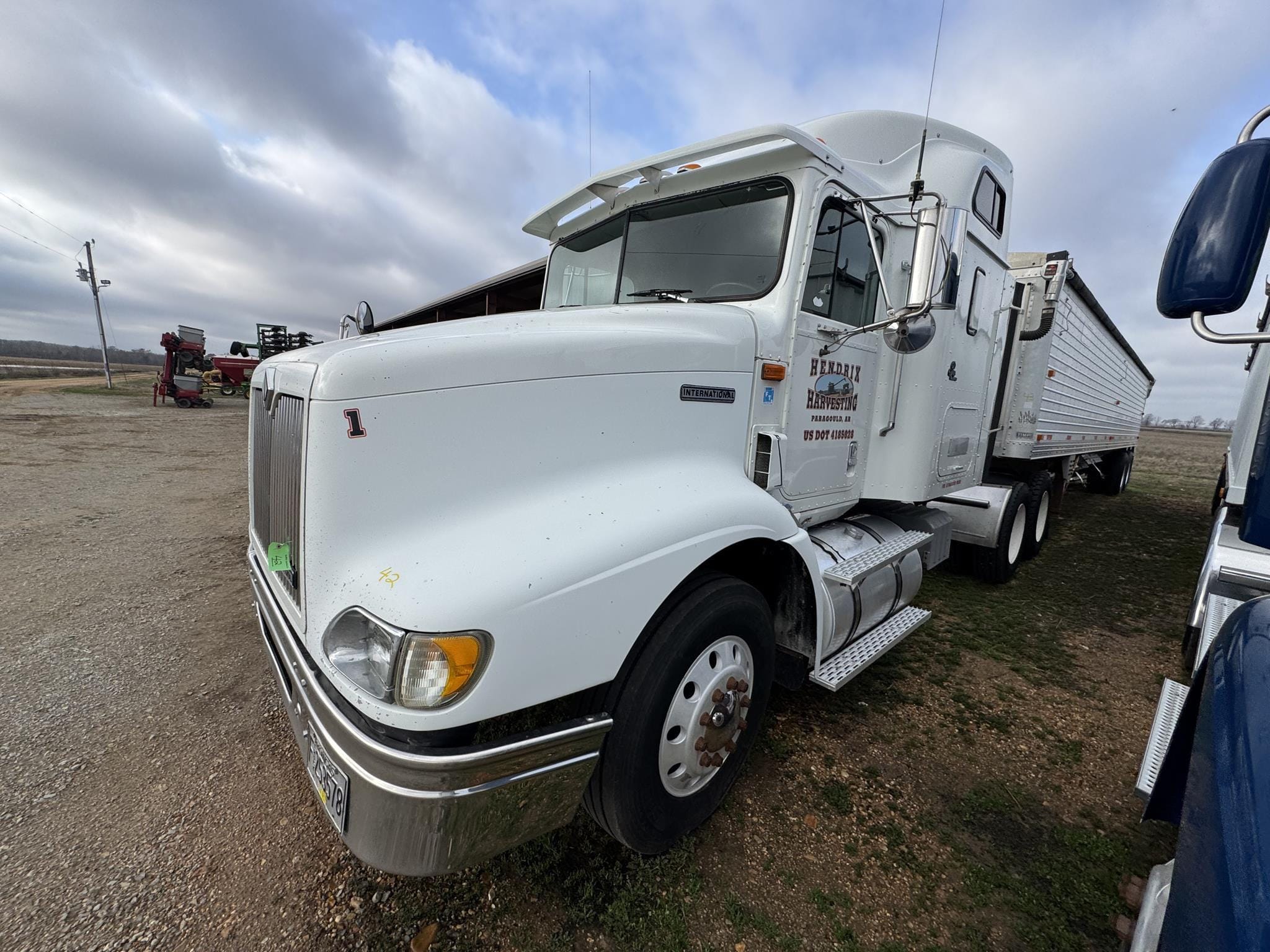 1999 International 9200 Equipment Image0