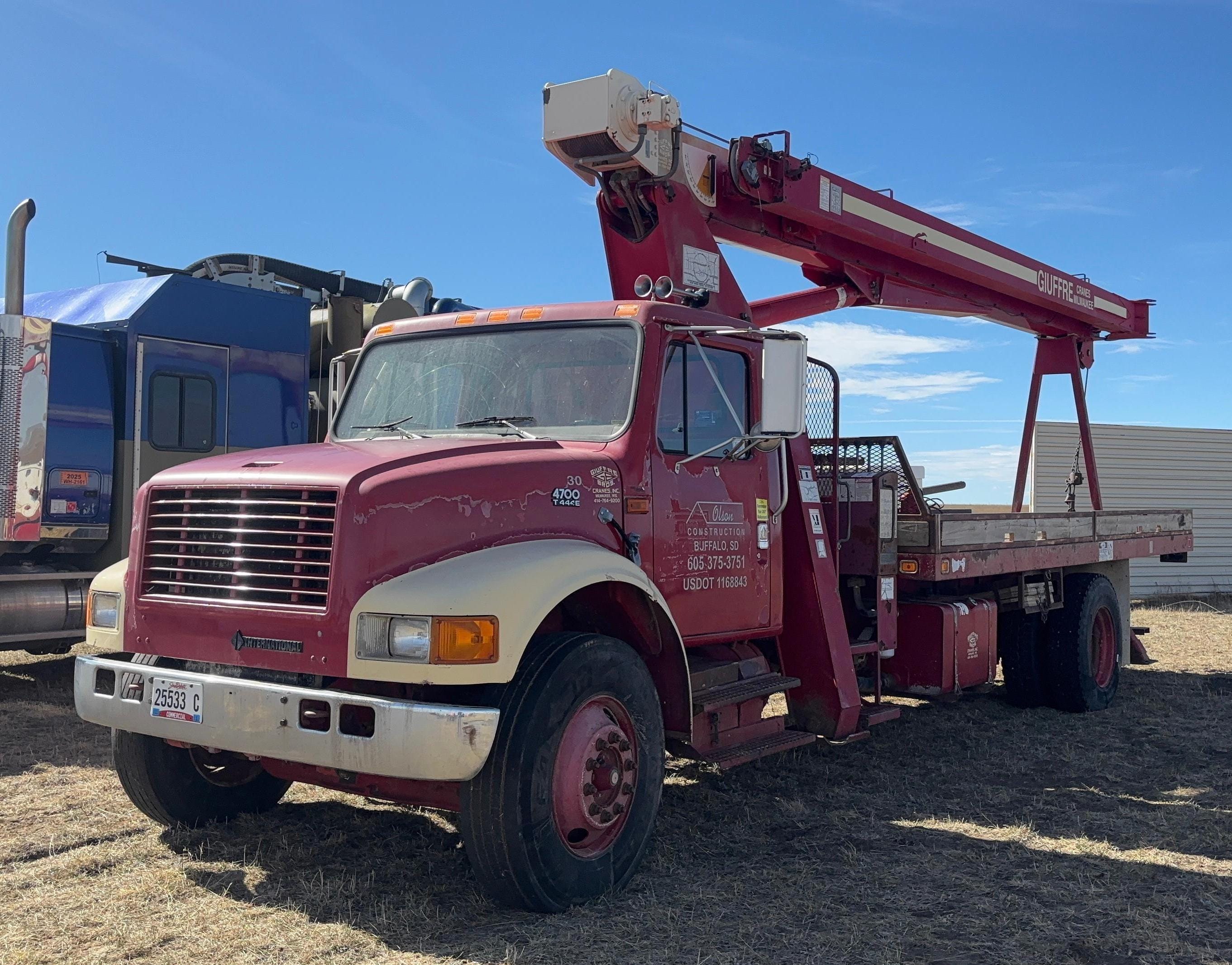 1999 International 4700 Equipment Image0
