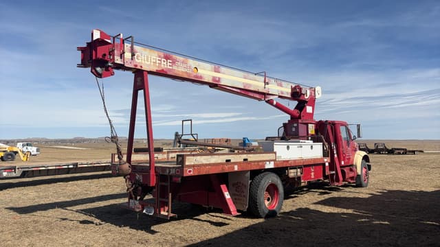 Image of International 4700 equipment image 3