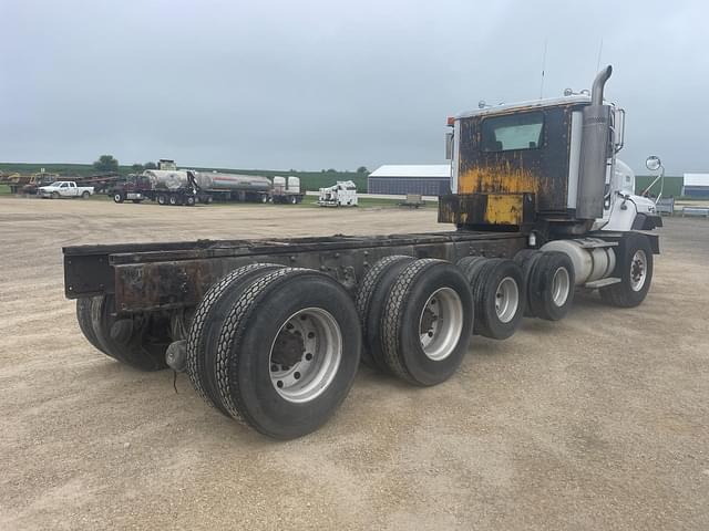 Image of International Paystar 5000 equipment image 2