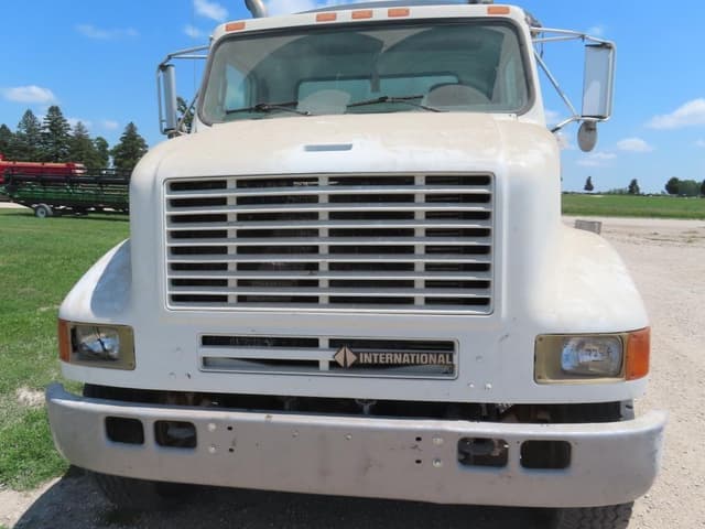 Image of International 8000 equipment image 3