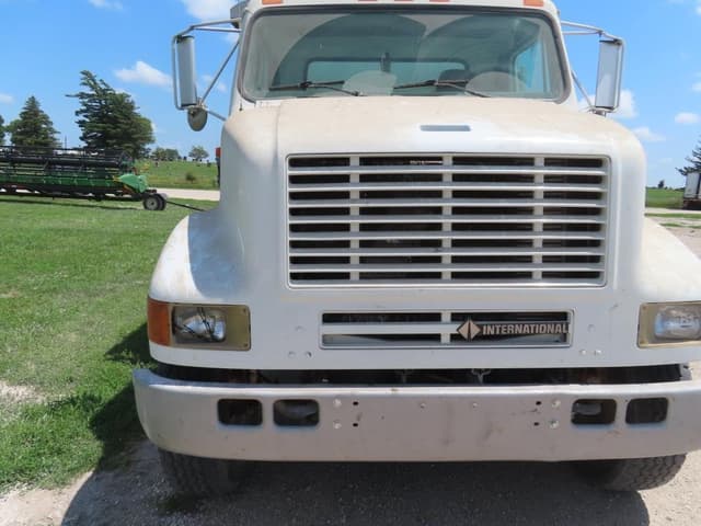 Image of International 8000 equipment image 4