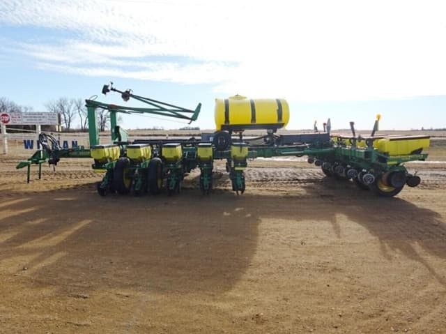 Image of John Deere 1770 equipment image 3