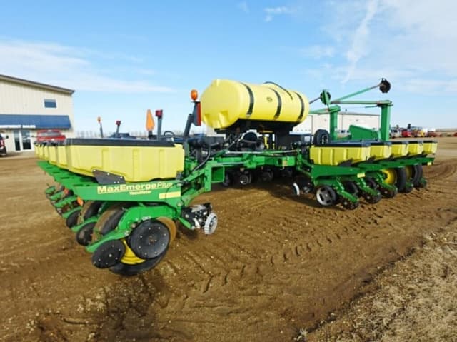Image of John Deere 1770 equipment image 1