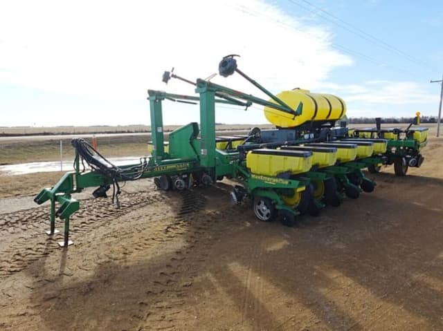 Image of John Deere 1770 equipment image 4