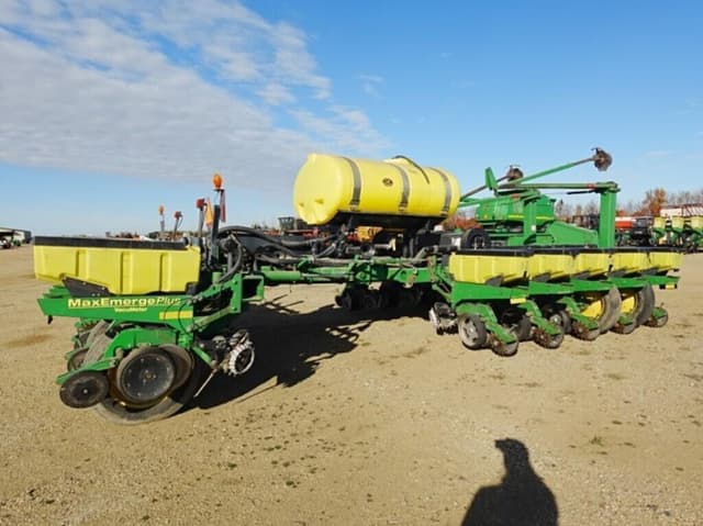 Image of John Deere 1770 equipment image 2