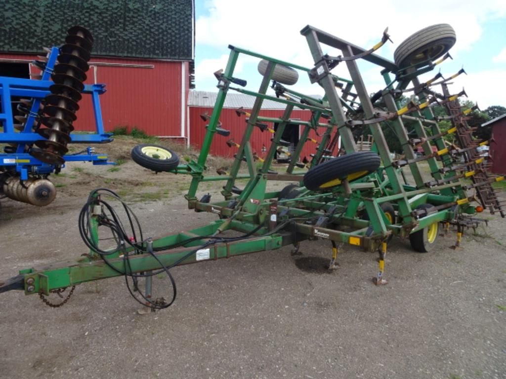 1999 John Deere 980 Equipment Image0