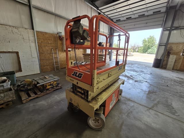 Image of JLG 1932E equipment image 1