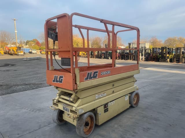 Image of JLG 2032E2 equipment image 2