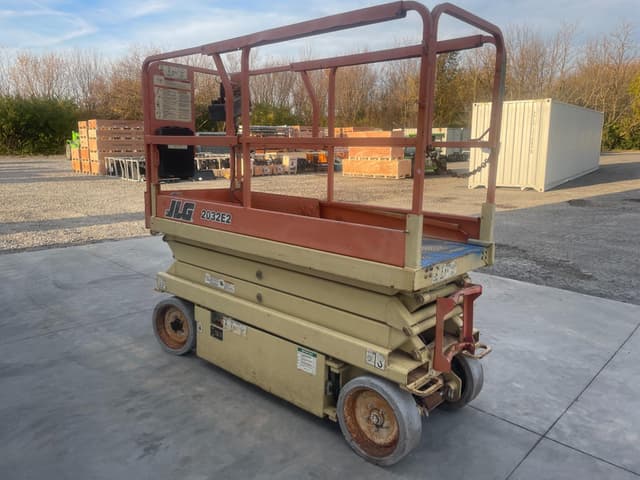 Image of JLG 2032E2 equipment image 3