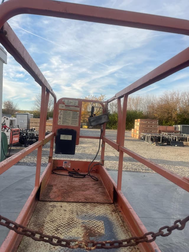 Image of JLG 2032E2 equipment image 4