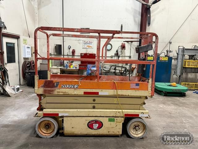 Image of JLG 2032E2 equipment image 1