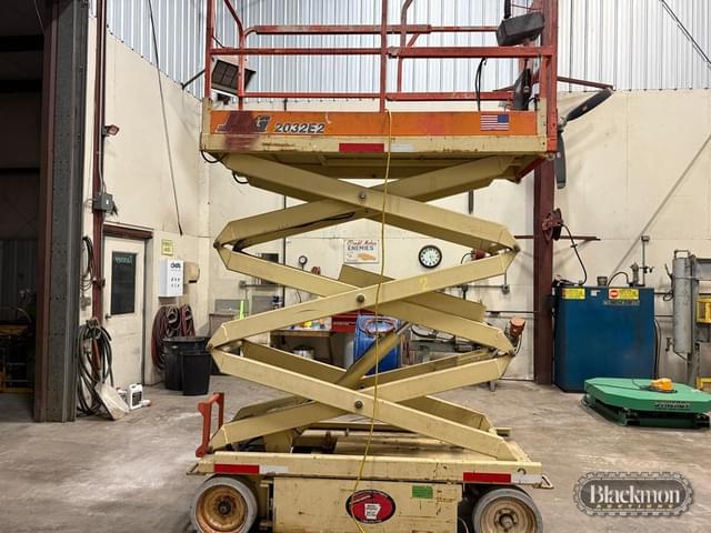 Image of JLG 2032E2 equipment image 3