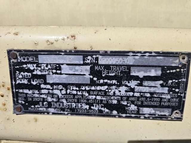 Image of JLG 3369E equipment image 4