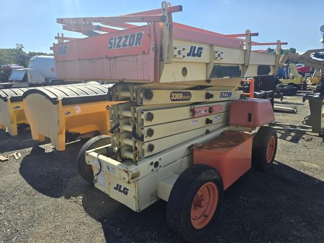 Image of JLG 3369E equipment image 2