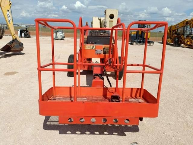 Image of JLG 40E equipment image 4