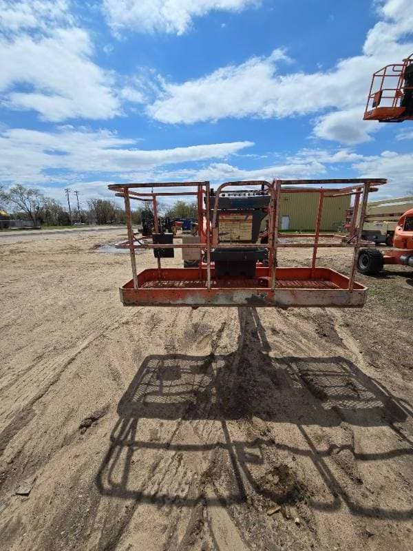 Image of JLG 600A equipment image 4