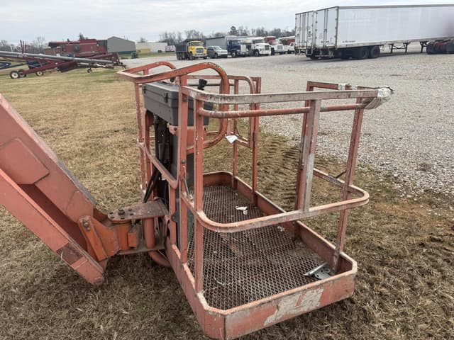 Image of JLG 600AJ equipment image 4