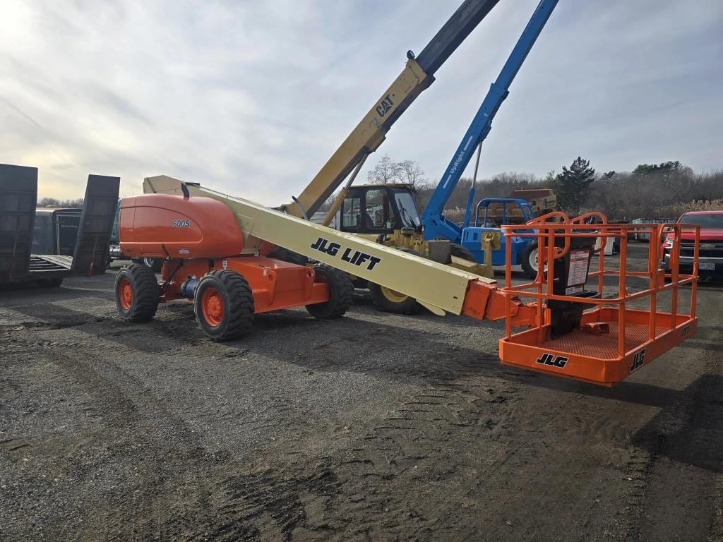 1999 JLG 600S Equipment Image0