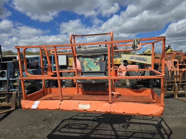 Image of JLG 600S equipment image 1