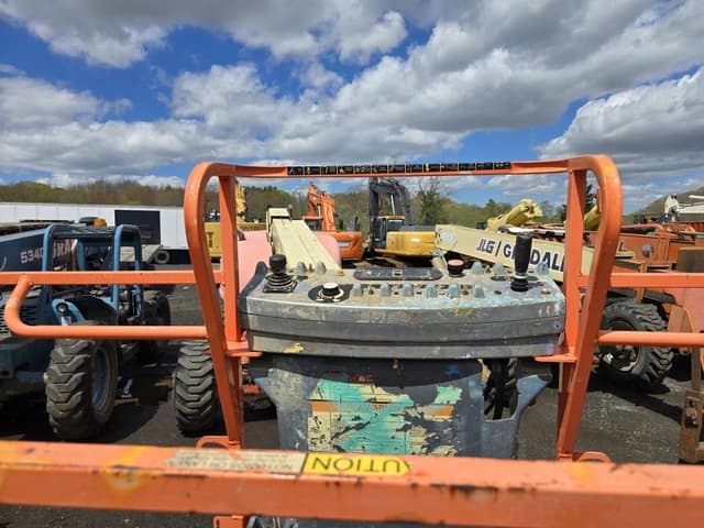 Image of JLG 600S equipment image 2